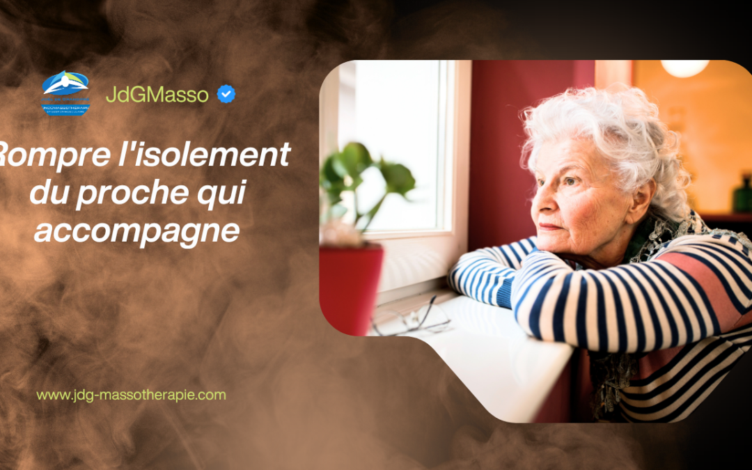 Femme âgée aux cheveux blancs, vêtue d’un chandail rayé, appuyée seule sur une table près d’une fenêtre, évoquant l’isolement d’un proche aidant.
